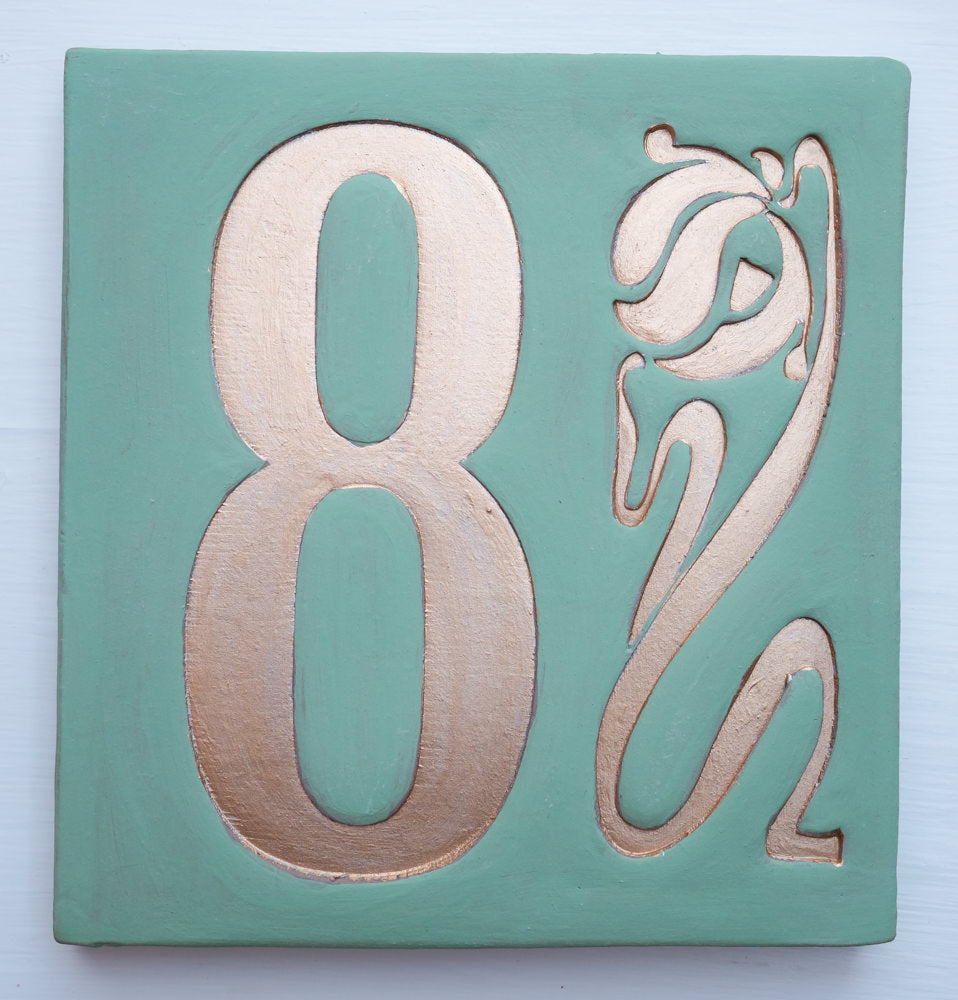 Handgemachte Hausnummer Tafel aus Keramik mit Tulpe – personalisierbar, wetterfest, Maße siehe Beschreibung*