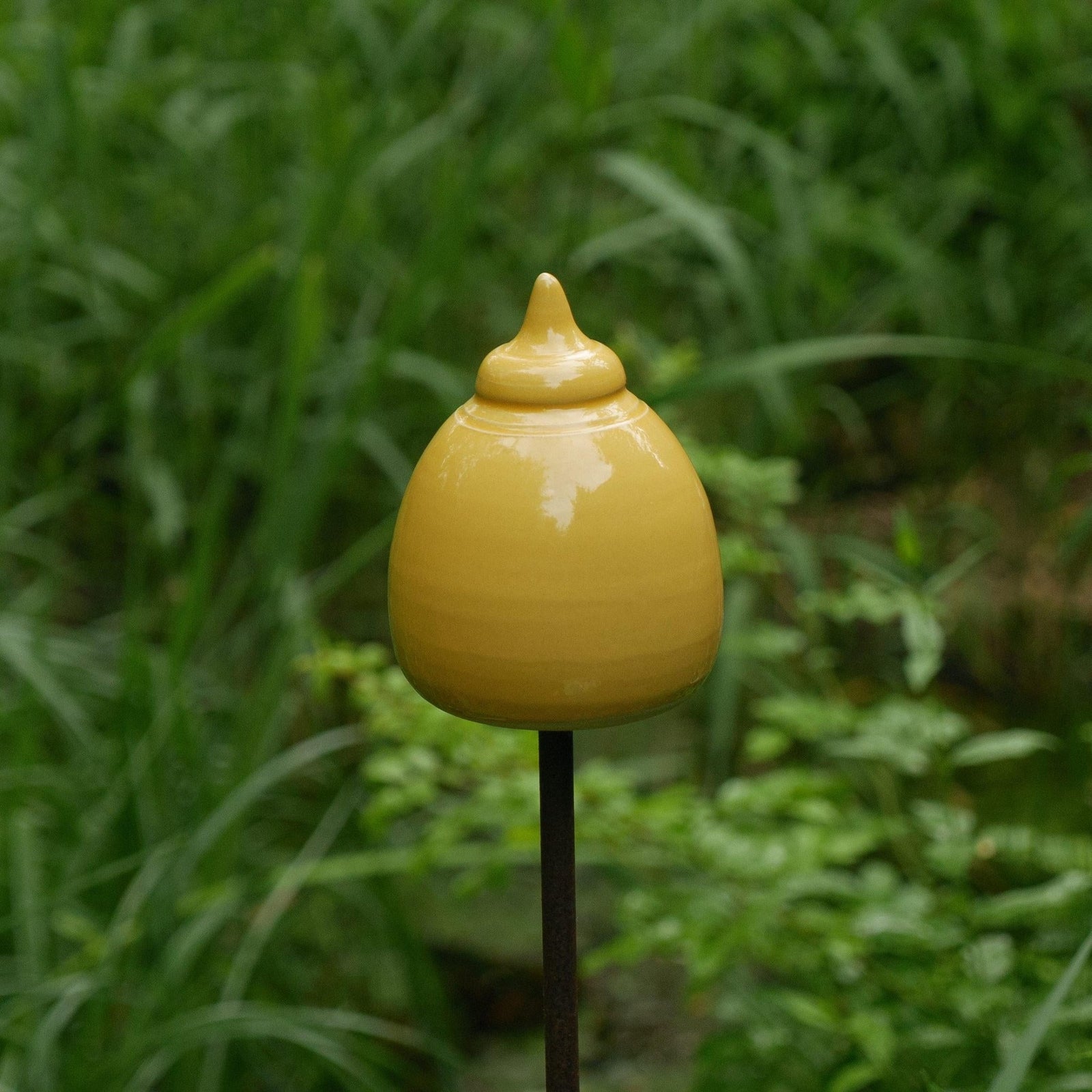 Handgefertigte gelbe Keramik - Gartenspitze – Dekospitze aus Keramik, ein schönes Geschenk für Gartenliebhaber - Keramikwerkstatt Johanna Brückner