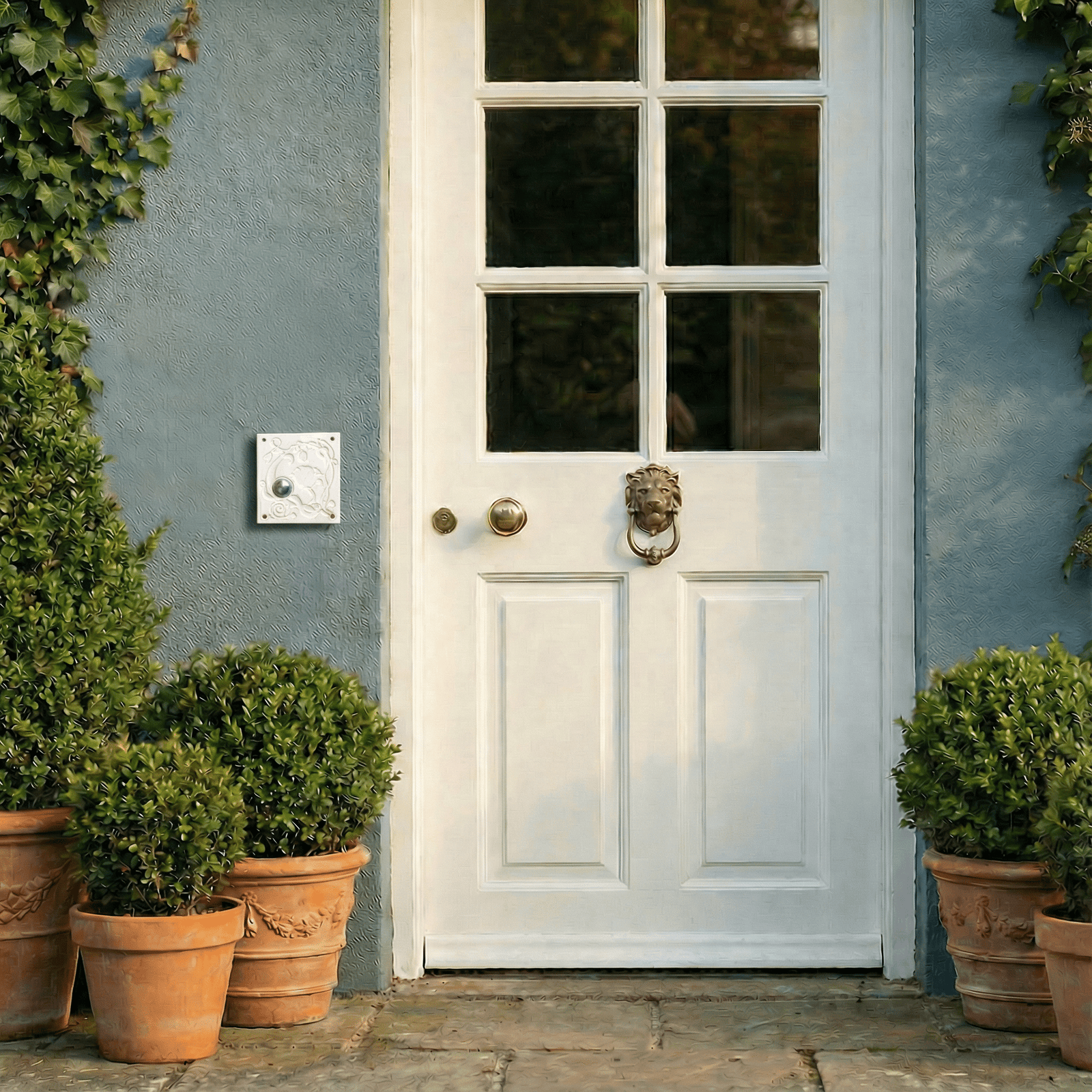 Handgefertigte Keramik-Klingelplatte mit floraler Verzierung – , ca. 13×14 cm Maße? Siehe Beschreibung