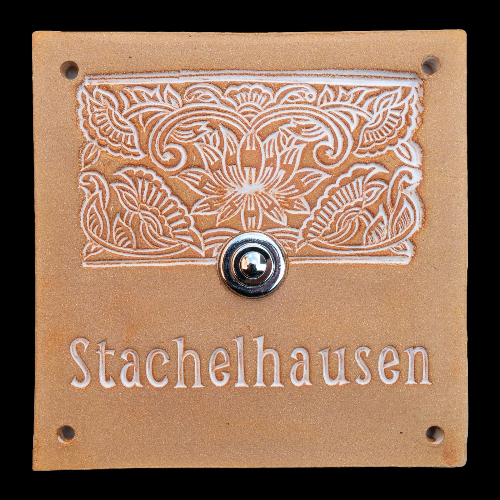 Handgefertigtes Keramik-Türschild beige/Weiß mit Lilien Dekor– Mit oder ohne Klingel (20x19 cm)