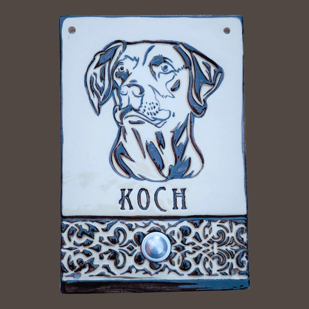 Handgefertigtes Keramik-Türschild mit optionaler Klingel – Blaues florales Relief & personalisierter Familienname