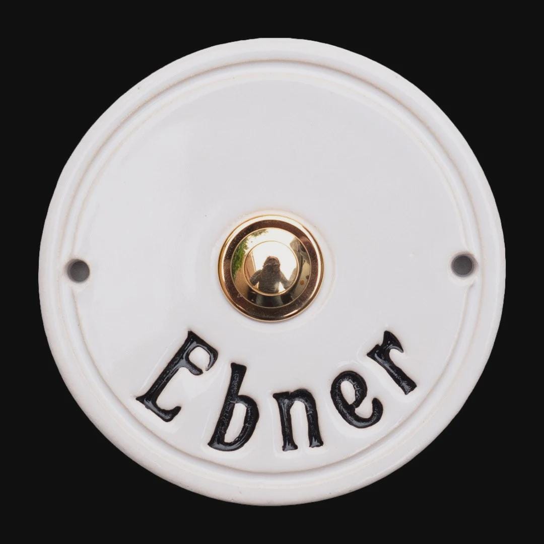 Handgefertigtes weißes Keramik-Klingelschild mit individueller Gravur ca 13 cm