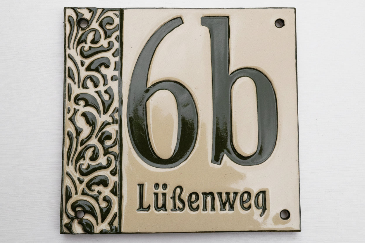 Elegantes Hausnummernschild 6b Lüßenweg aus Keramik mit Ornamentmuster