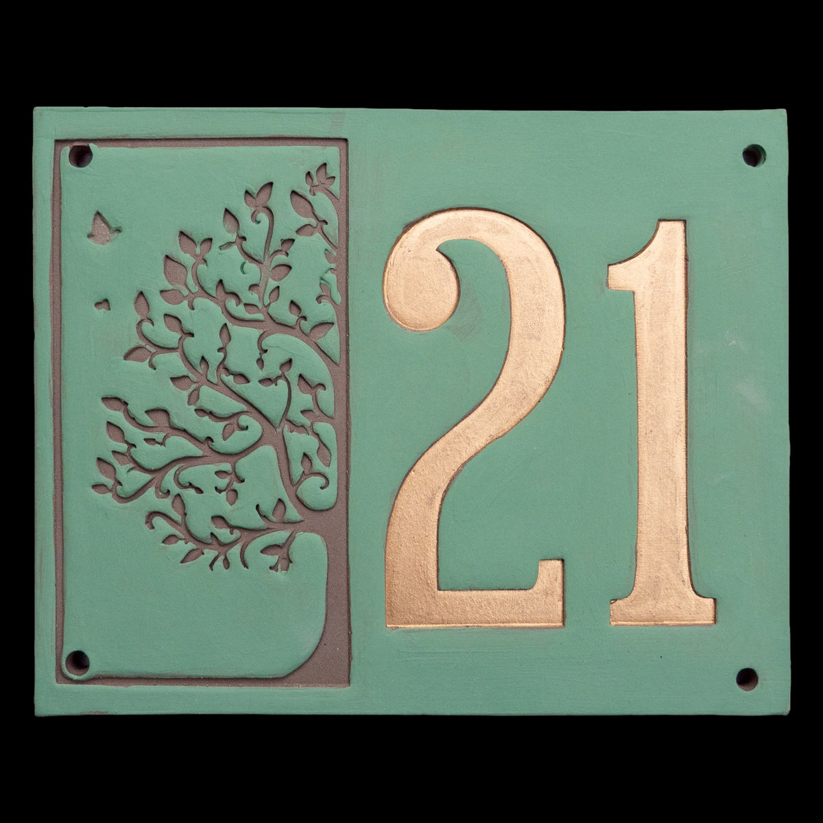 Handgemachte Hausnummer Tafel aus Keramik mit Baum-Motiv – personalisierbar, wetterfest