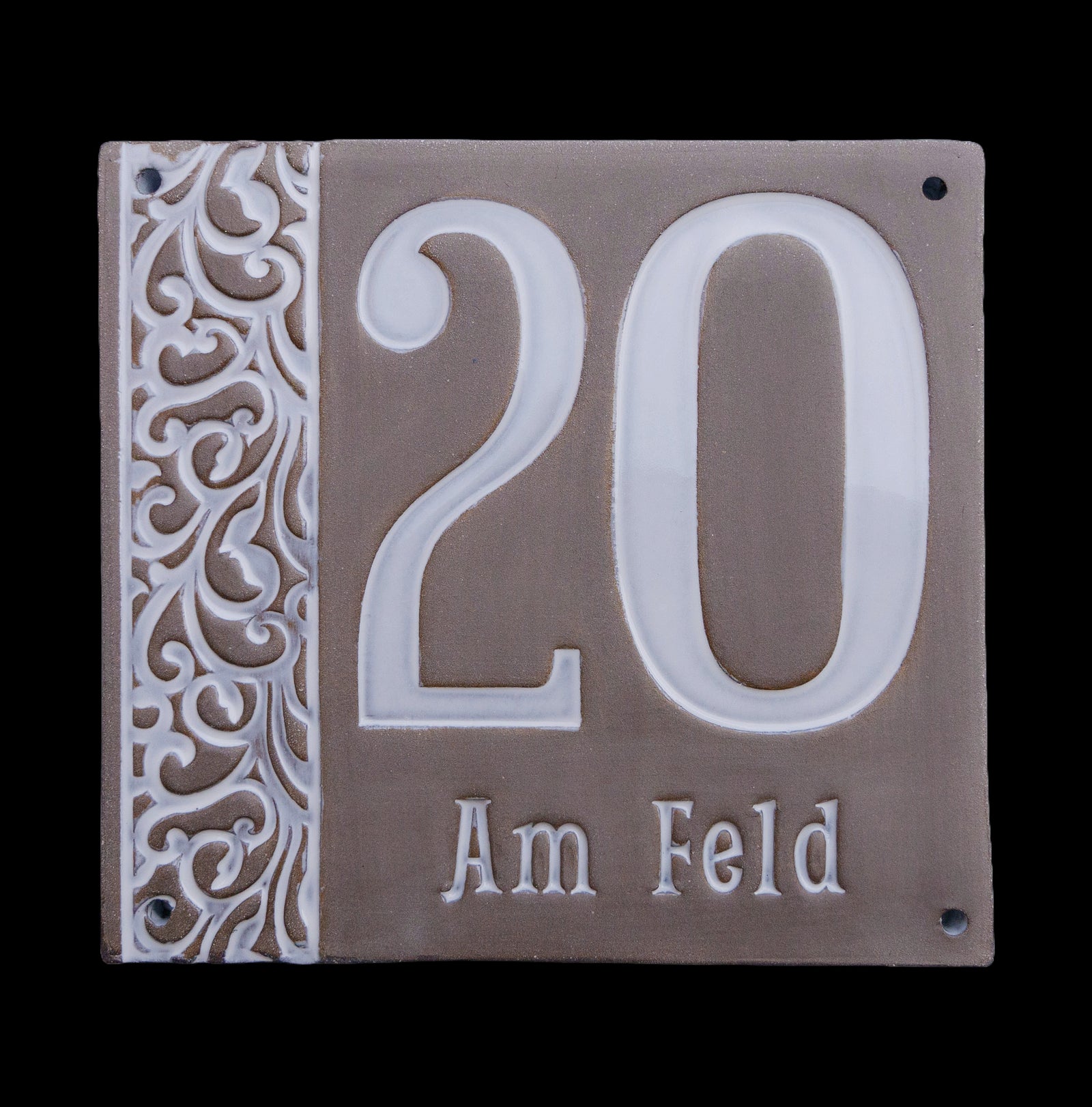 Hausnummer mit Straßennamen – Keramik Schild Grau/Weiß, wetter- & frostfest