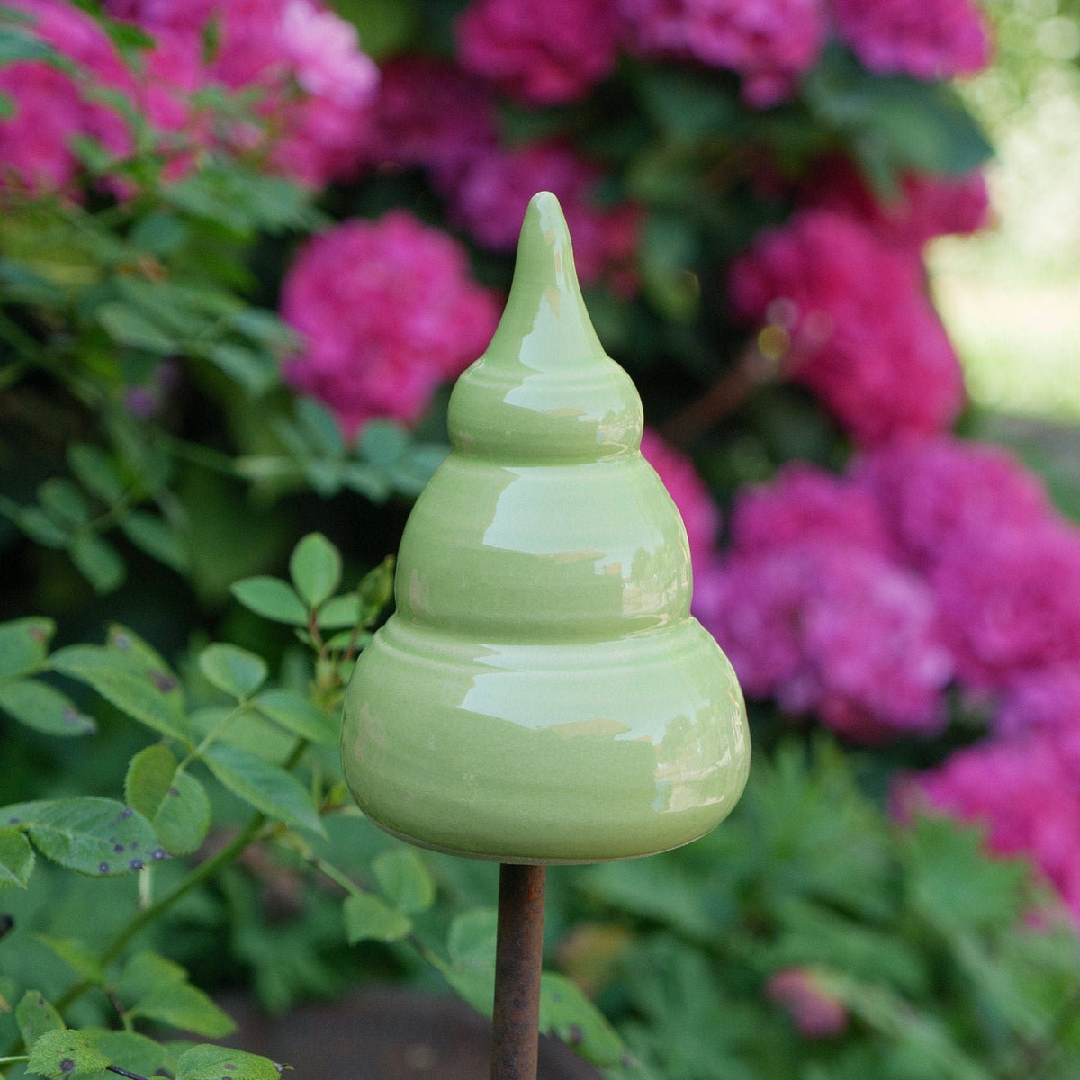 Beetstecker, Pfostenhocke, Blickfang im Garten aus Keramik, h ca 12cm , Öffnung unten 2 - 3 cm, Grün - Keramikwerkstatt Johanna Brückner