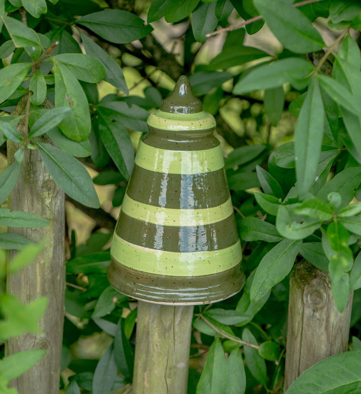 Beetstecker, Pfostenhocker h ca 12cm , Öffnung unten 5 - 6 cm, Grün gestreift - Keramikwerkstatt Johanna Brückner