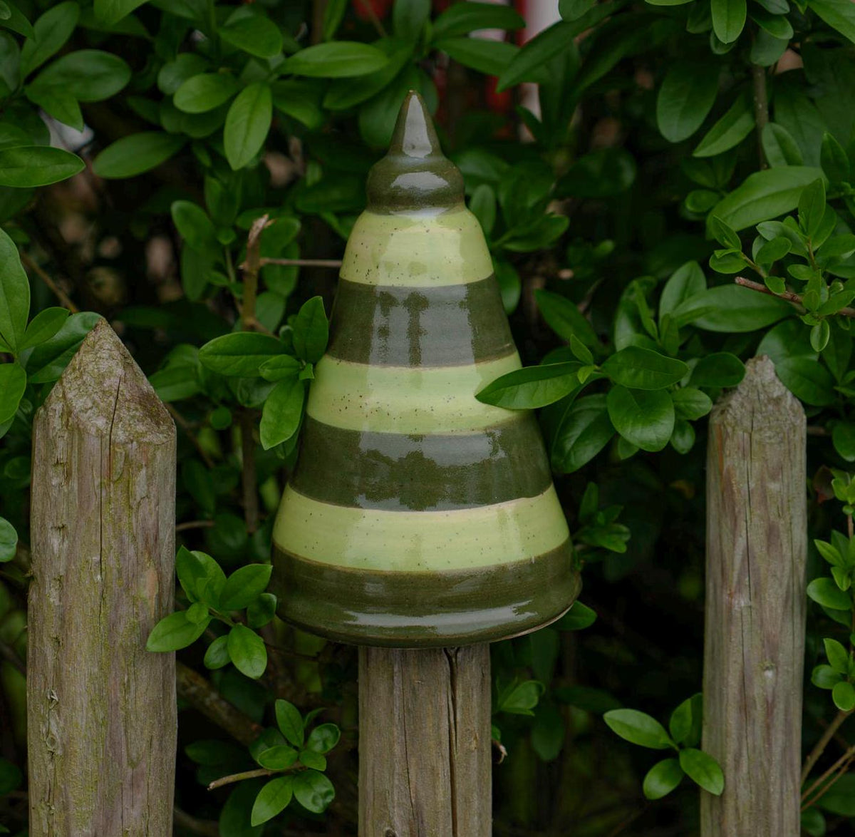 Beetstecker, Pfostenhocker h ca 12cm , Öffnung unten 5 - 6 cm, Grün gestreift - Keramikwerkstatt Johanna Brückner