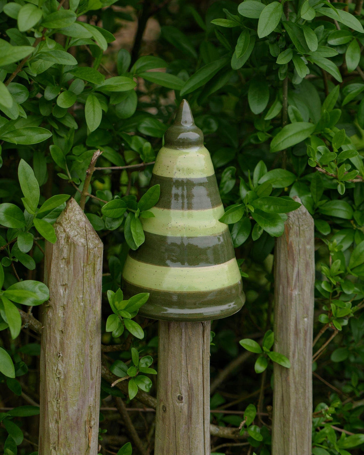 Beetstecker, Pfostenhocker h ca 12cm , Öffnung unten 5 - 6 cm, Grün gestreift - Keramikwerkstatt Johanna Brückner