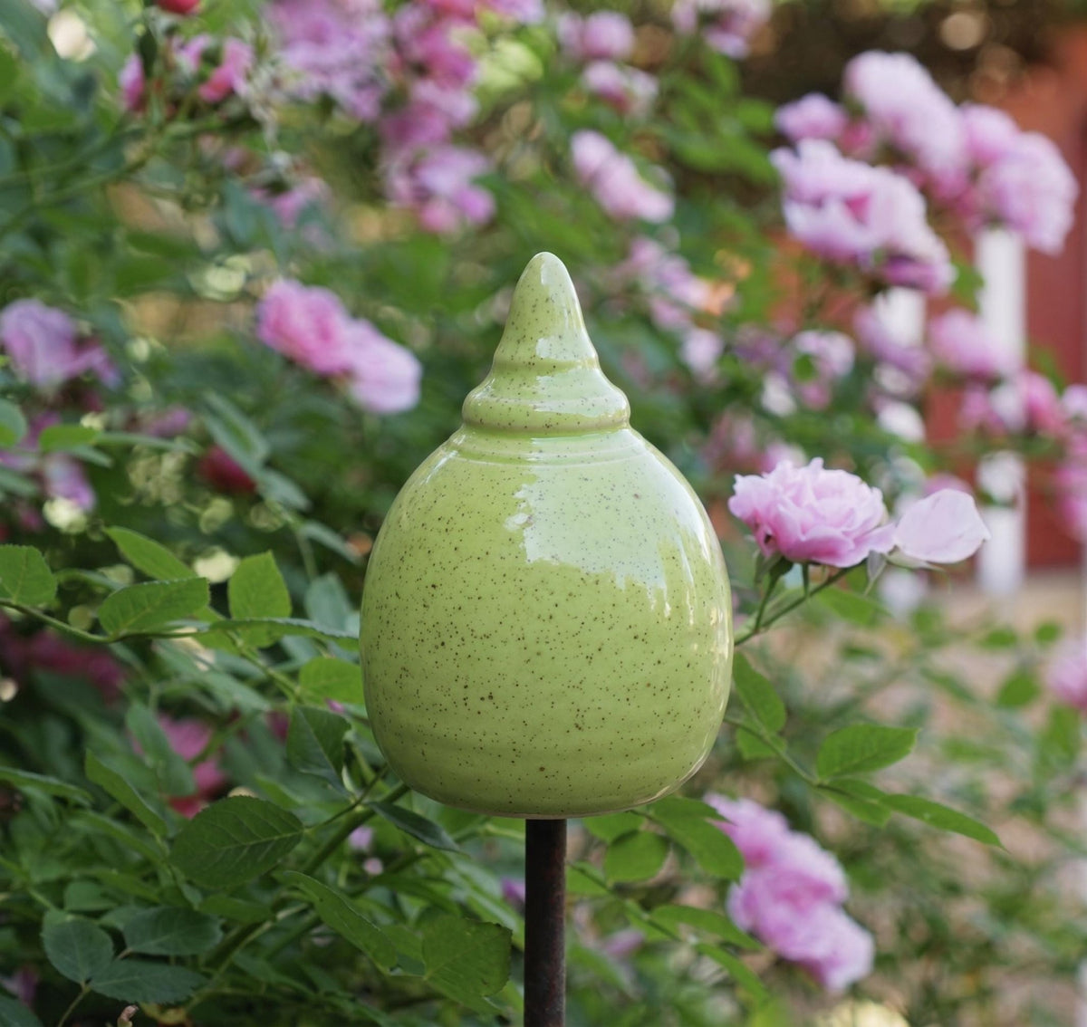 Gartenspitze grün mit Pünktchen ,handgefertigt aus Keramik, Dekoration auch für kleine Gärten - Keramikwerkstatt Johanna Brückner