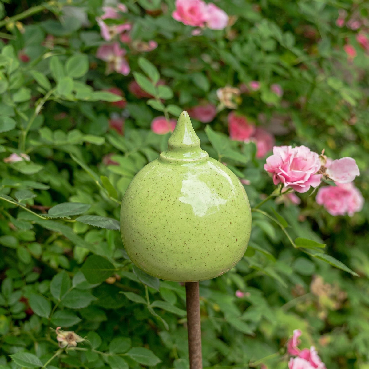 Gartenspitze grün mit Pünktchen ,handgefertigt aus Keramik, ein Hingucker in Ihrem Garten,a uch schön als Geschenk für Gartenliebhaber - Keramikwerkstatt Johanna Brückner
