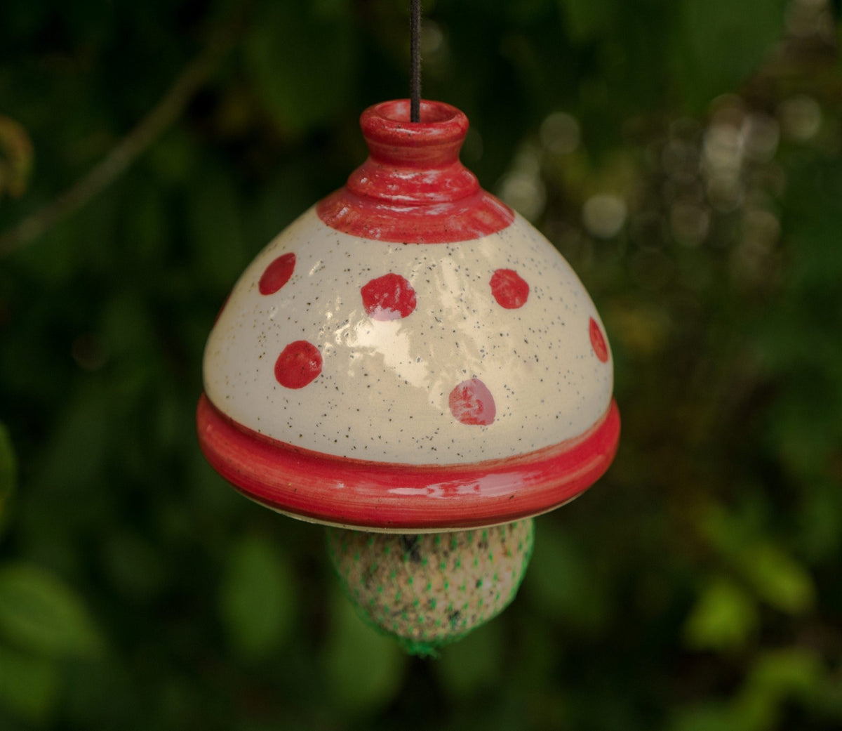 Handgefertigte, frostfeste Keramik - Meisenknödel - Halterung – Rot - Keramikwerkstatt Johanna Brückner