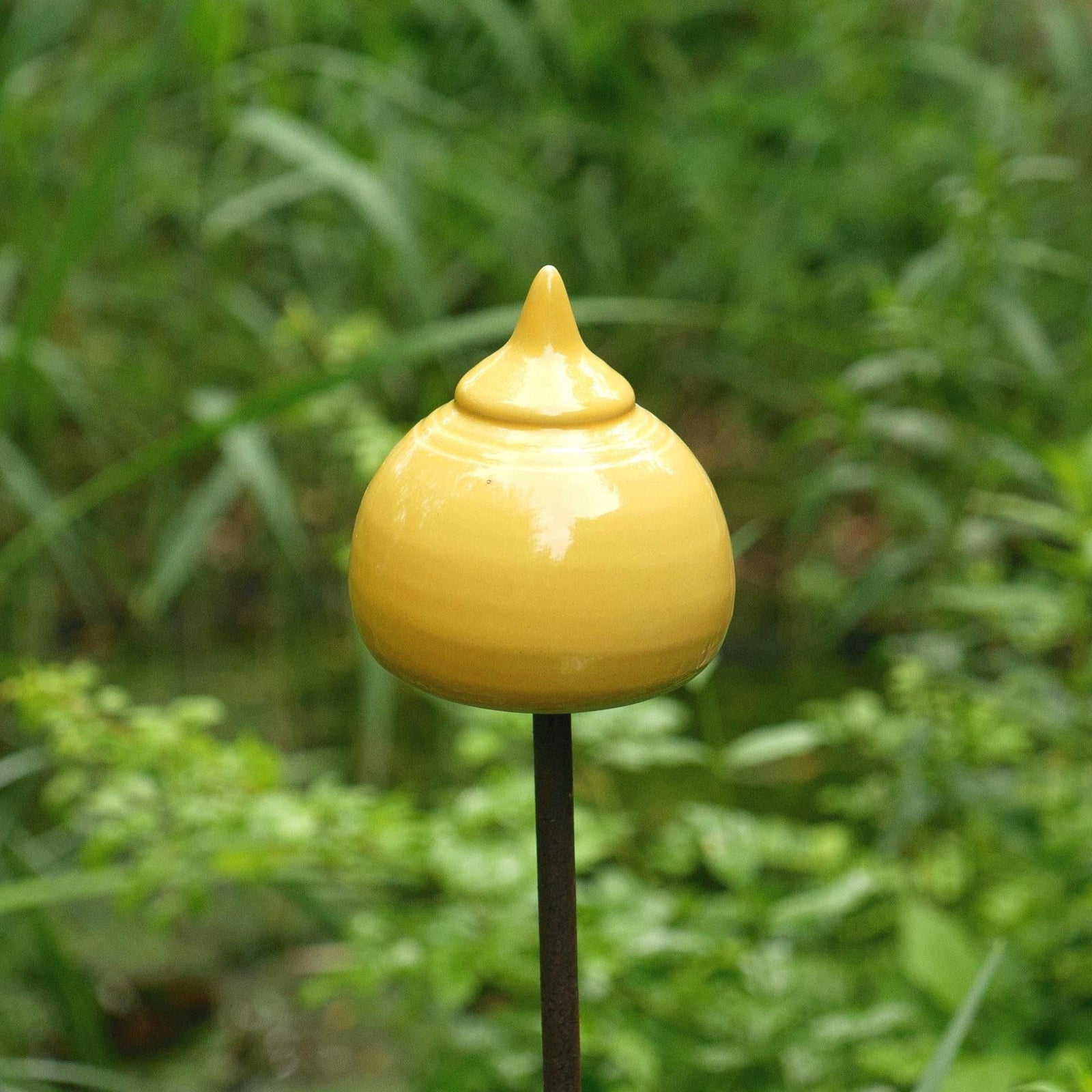 Handgefertigte gelbe Keramik - Gartenspitze – Dekospitze aus Keramik, ein schönes Geschenk für Gartenliebhaber - Keramikwerkstatt Johanna Brückner