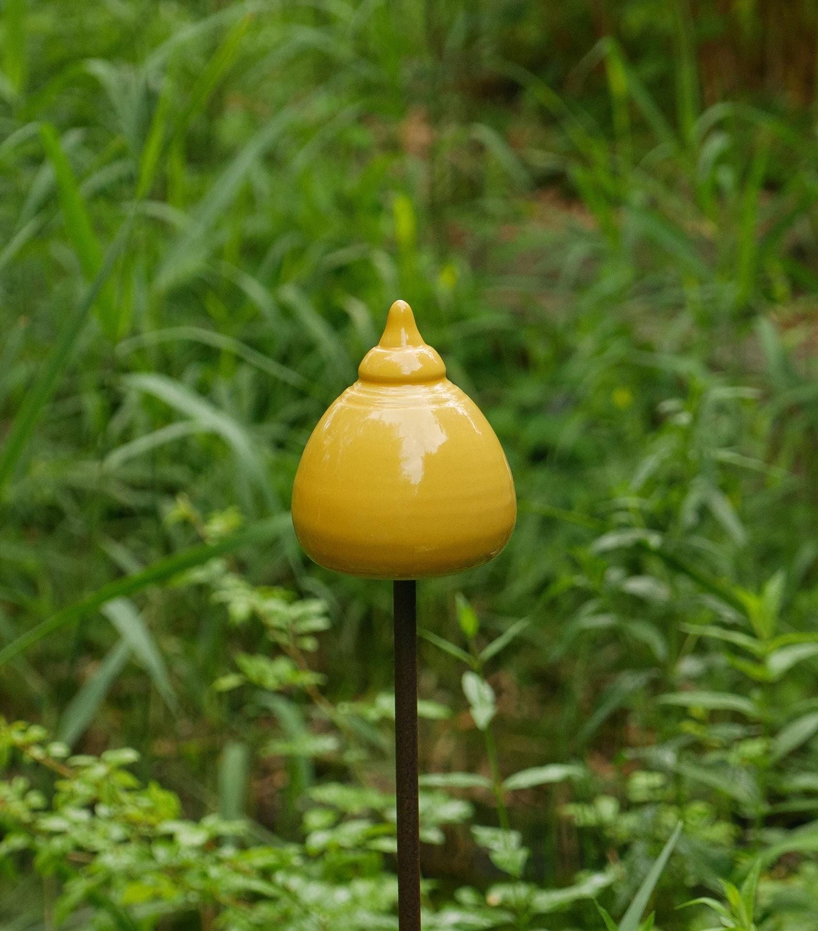 Handgefertigte gelbe Keramik - Gartenspitze – Dekospitze aus Keramik, ein schönes Geschenk für Gartenliebhaber - Keramikwerkstatt Johanna Brückner