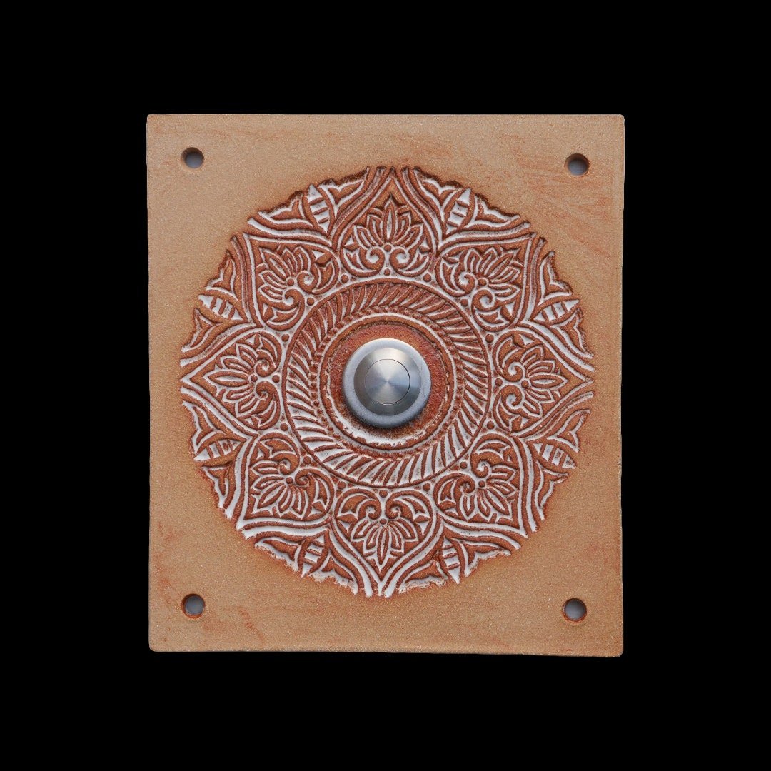 Handgefertigte Keramik-Klingelplatte mit Terrakotta-Mandala-Blumenmuster – kunsthandwerkliche Türglocken-Abdeckung