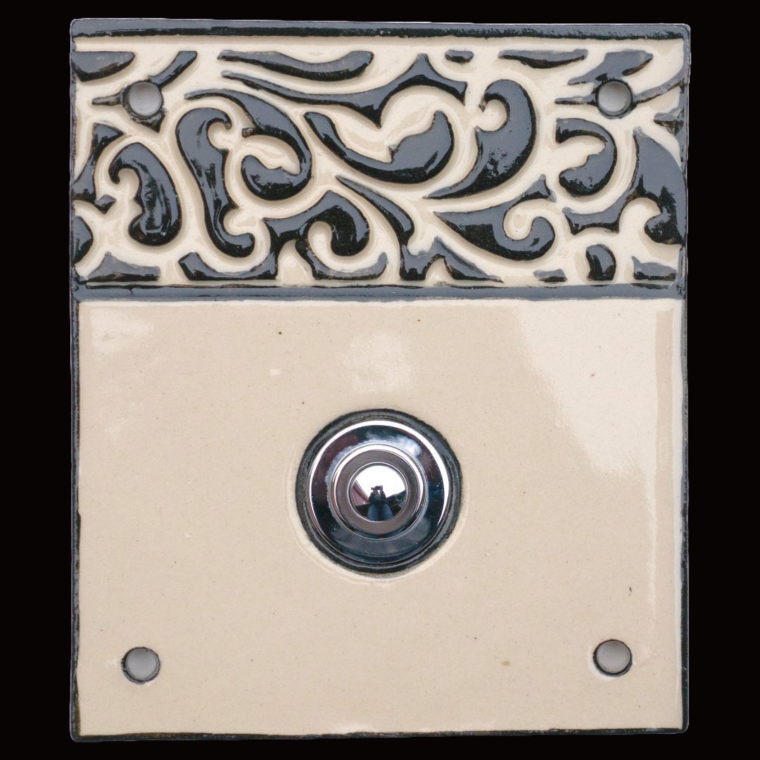 Handgefertigte Keramik-Klingelplatte mit Ornamentmuster – ca. 15×14 cm  Maße? Siehe Beschreibung