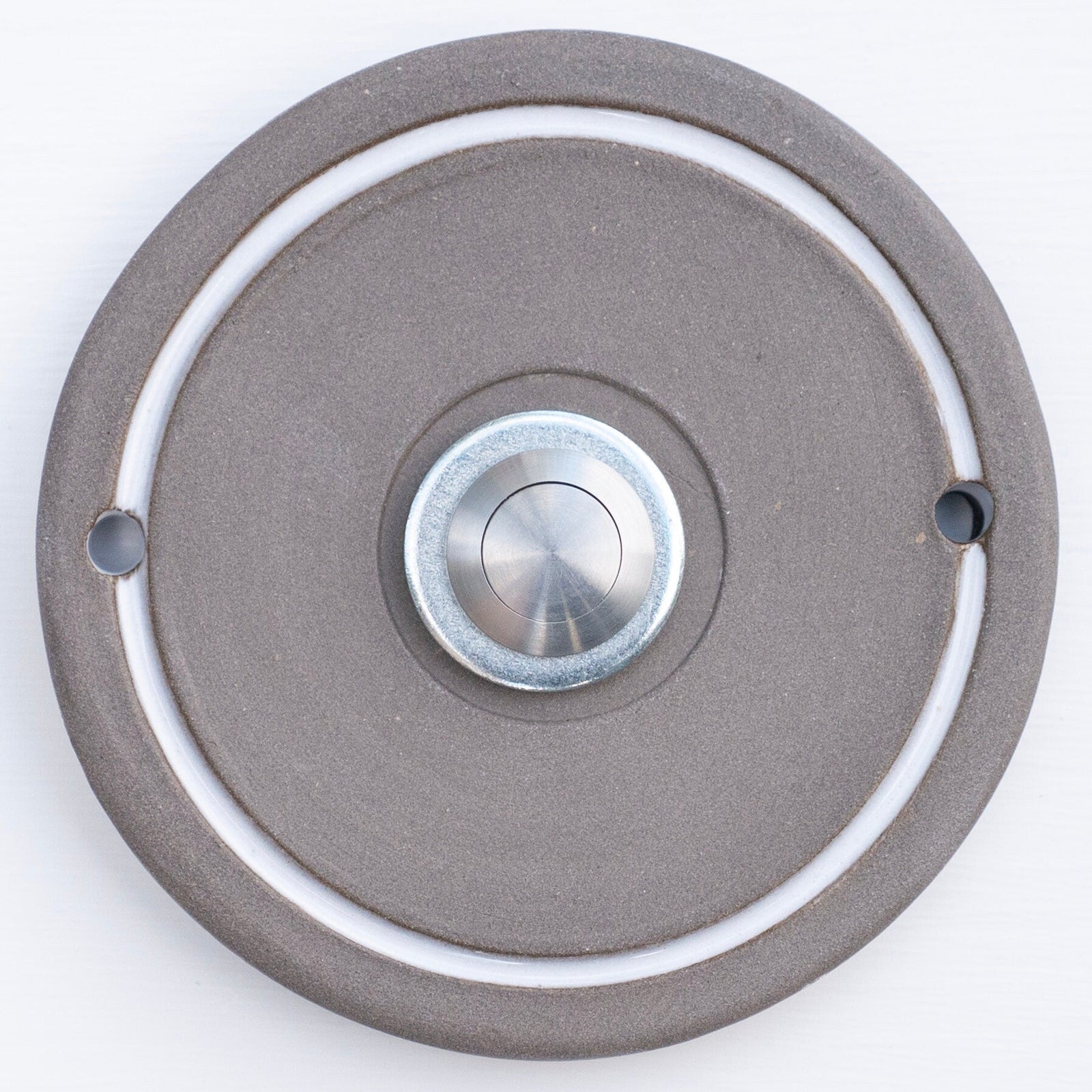 Runder Klingelknopf mit polierter Chrom-Mitte – modernes minimalistisches Design für Hauseingang