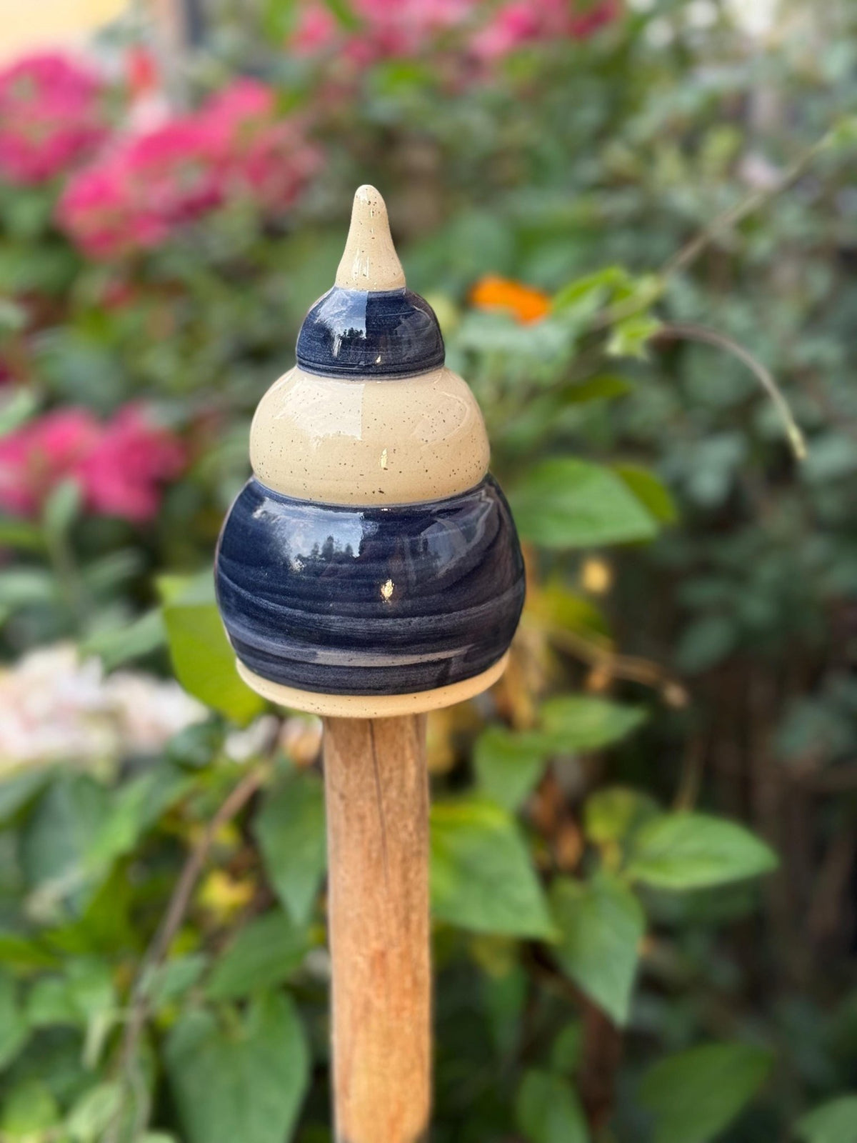 Handgefertigter Keramik - Beetstecker/Pfostenhocker in Blau, Höhe ca. 12 cm und Öffnung 2–3 cm – wetterfest - Keramikwerkstatt Johanna Brückner