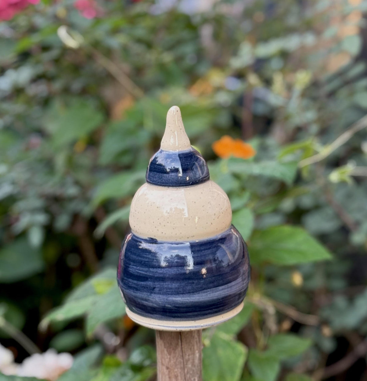 Handgefertigter Keramik - Beetstecker/Pfostenhocker in Blau, Höhe ca. 12 cm und Öffnung 2–3 cm – wetterfest - Keramikwerkstatt Johanna Brückner