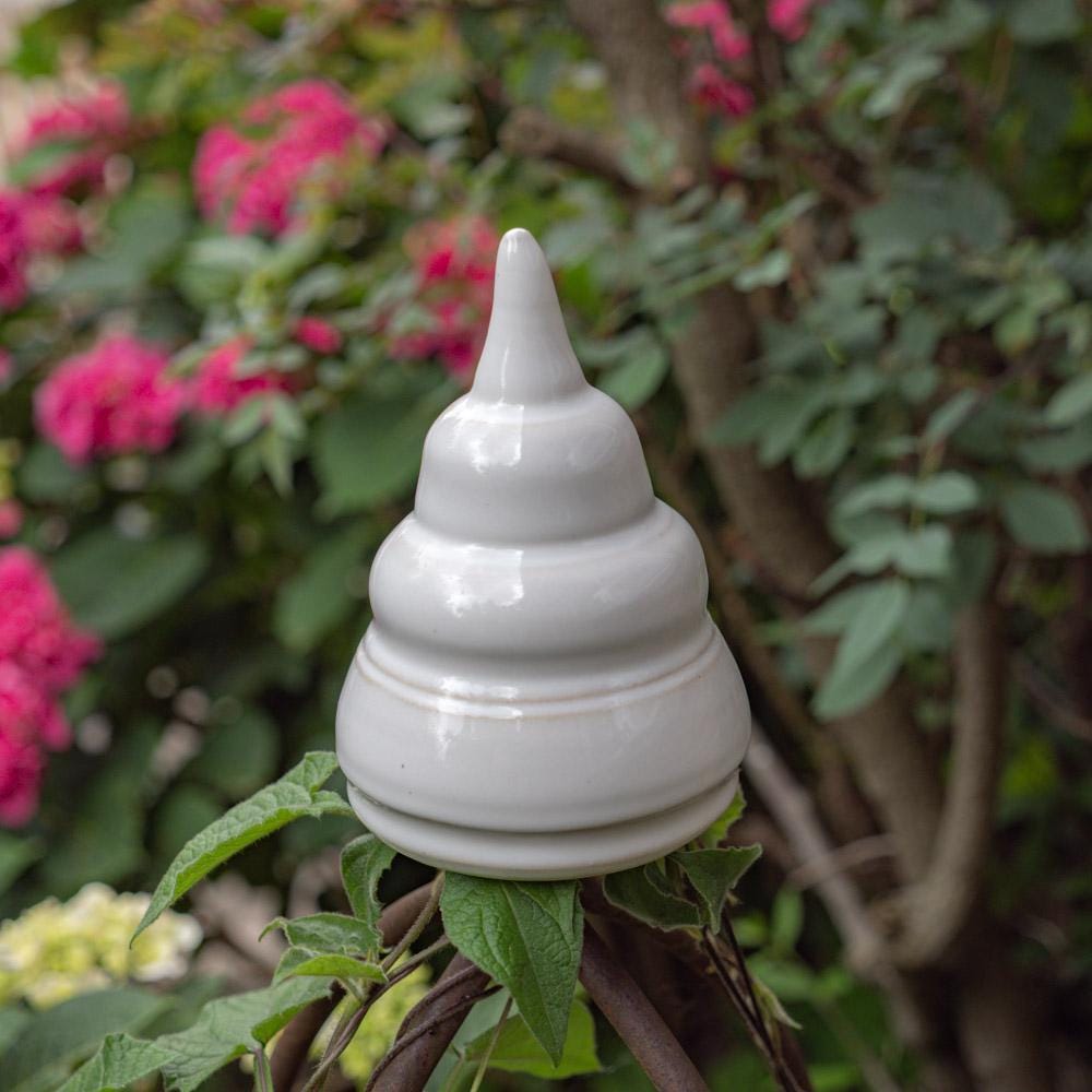 Handgefertigter Keramik - Gartenstecker / Keramik - Pfostenaufsatz – hellgrau, ca. 12 cm hoch - Keramikwerkstatt Johanna Brückner