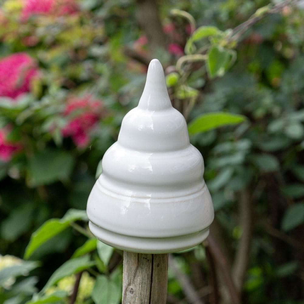 Handgefertigter Keramik - Gartenstecker / Keramik - Pfostenaufsatz – hellgrau, ca. 12 cm hoch - Keramikwerkstatt Johanna Brückner