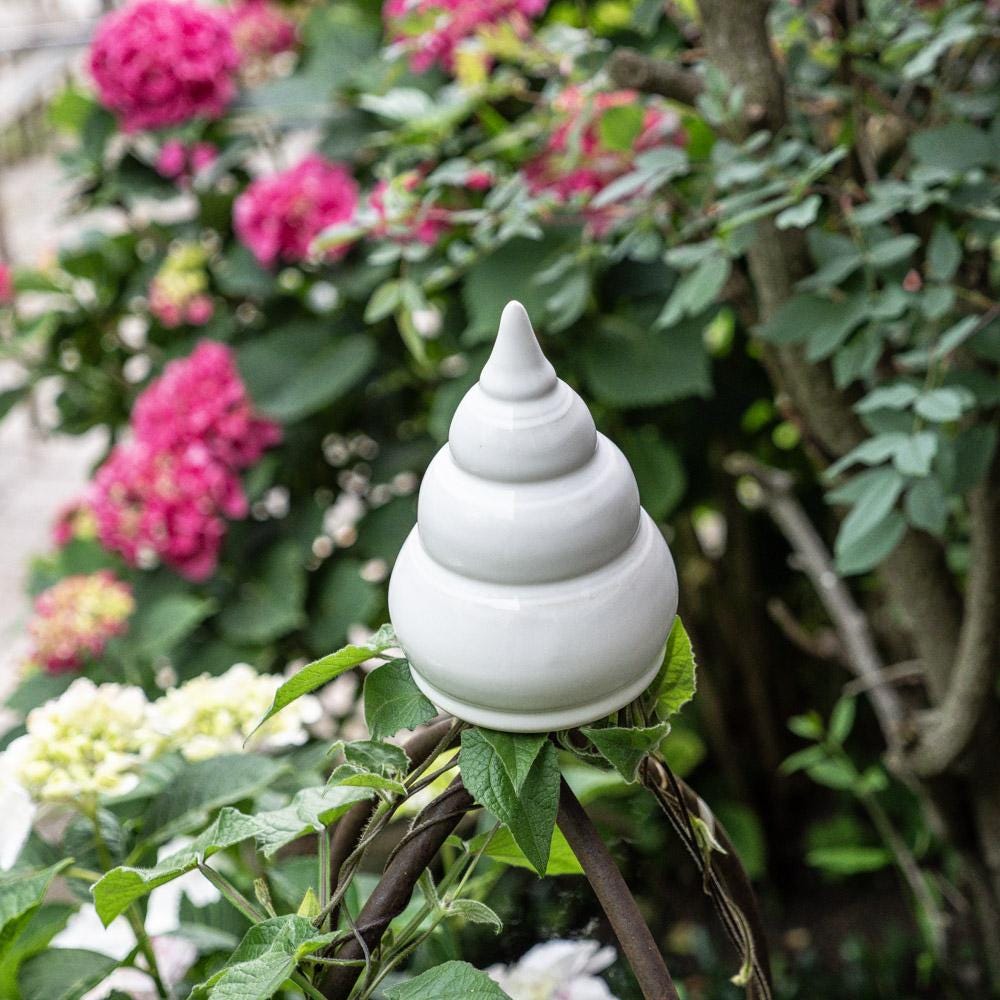 Handgefertigter Keramik - Gartenstecker / Keramik - Pfostenaufsatz – hellgrau, ca. 12 cm hoch - Keramikwerkstatt Johanna Brückner