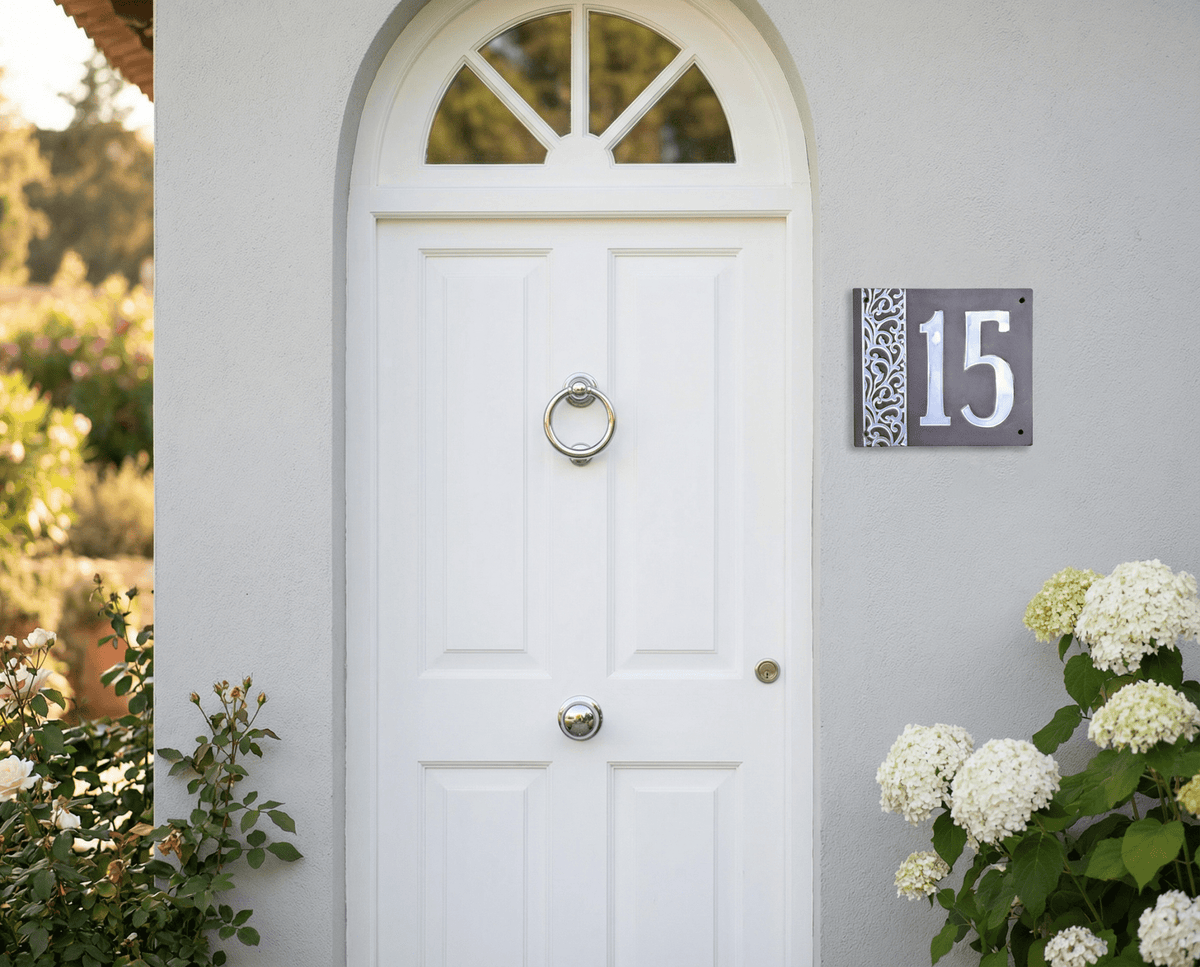 Handgefertigtes Hausnummernschild aus Keramik – Mit Straßennamen, individuell