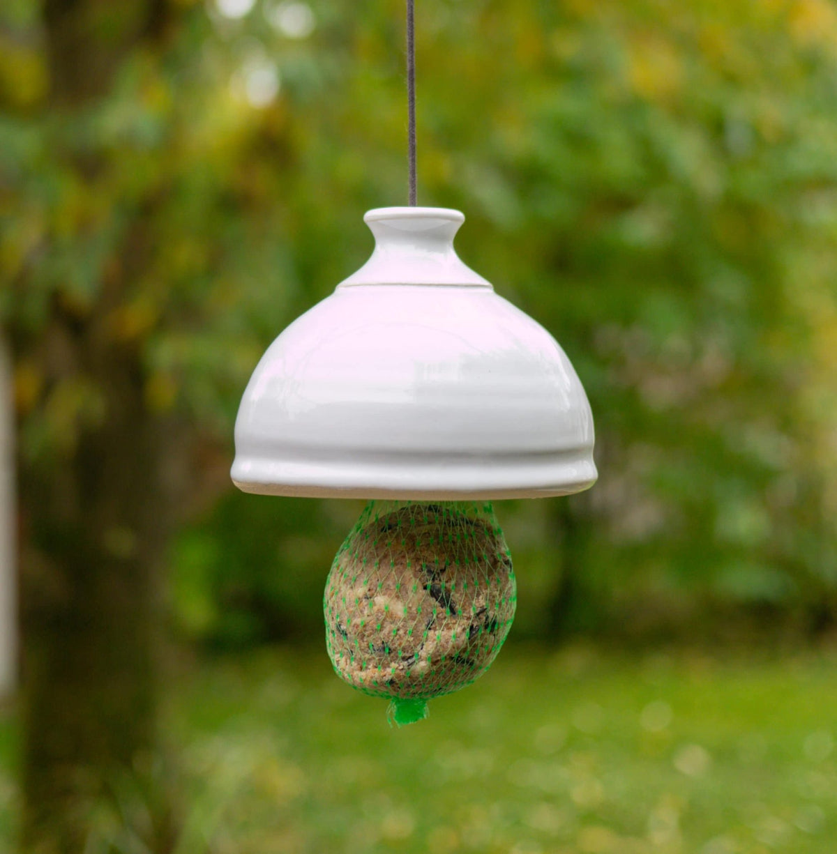 Handgefertigtes Meisenknödel - Dach aus Keramik – frostfeste weiße Überdachung für Futterknödel - Keramikwerkstatt Johanna Brückner