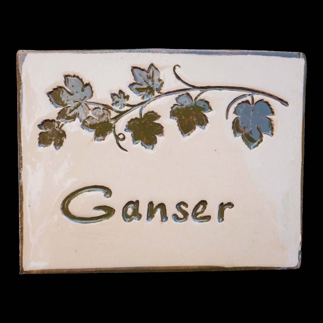 Handgefertigtes Türschild aus Keramik mit Weinblättern, frostfest