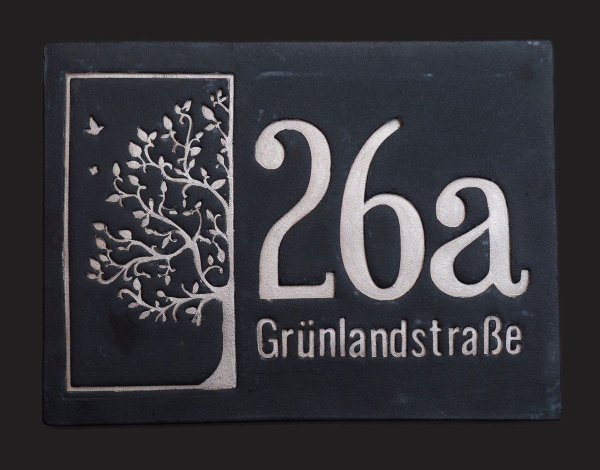 Handgemachte Hausnummer Tafel aus Keramik mit Baum-Motiv – personalisierbar, wetterfest, Maße siehe Beschreibung*,