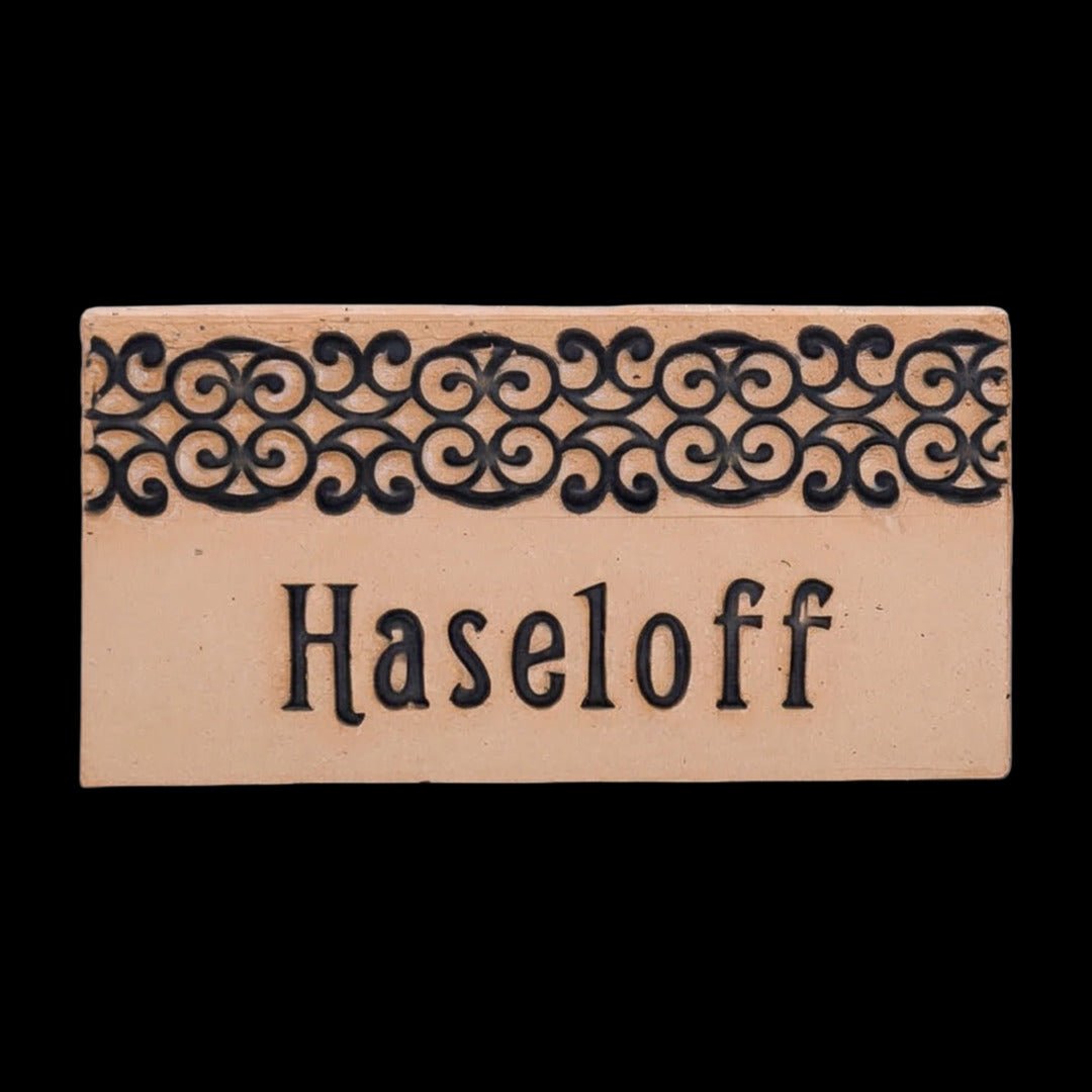 Handgemachtes Türschild aus Keramik – Namensschild mit ornament Borte - Keramikwerkstatt Johanna Brückner