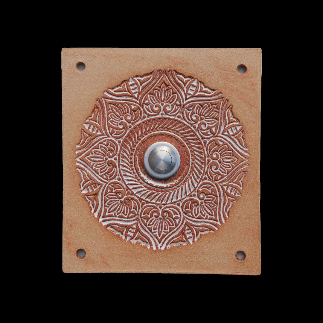 Handgefertigte Keramik-Klingelplatte mit Terrakotta-Mandala-Blumenmuster – kunsthandwerkliche Türglocken-Abdeckung