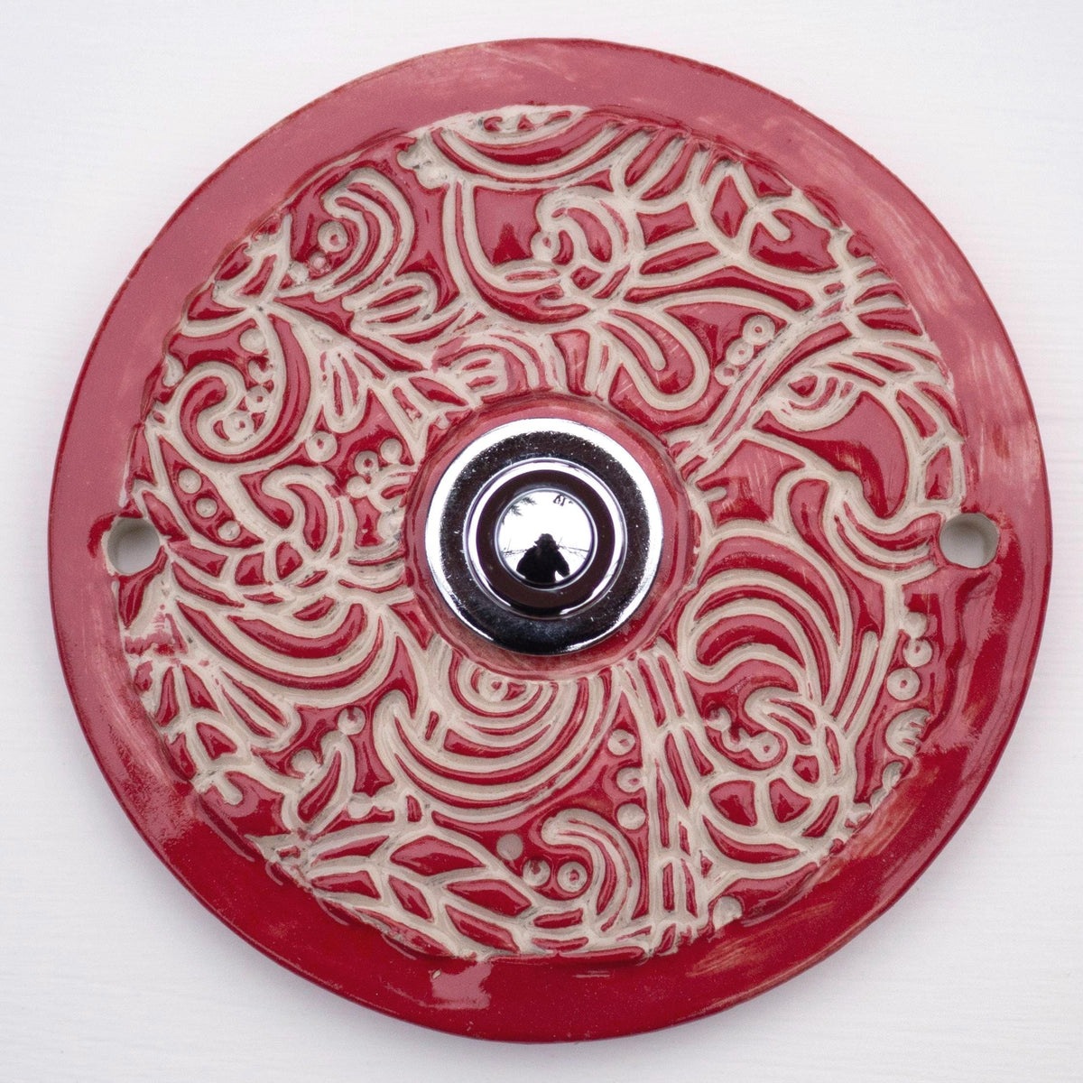 Handgefertigte Keramiktürklingel in kräftigem Rot mit klassischem Druckknopf. Einzigartiges Design, wetterfest und einfach zu montieren.