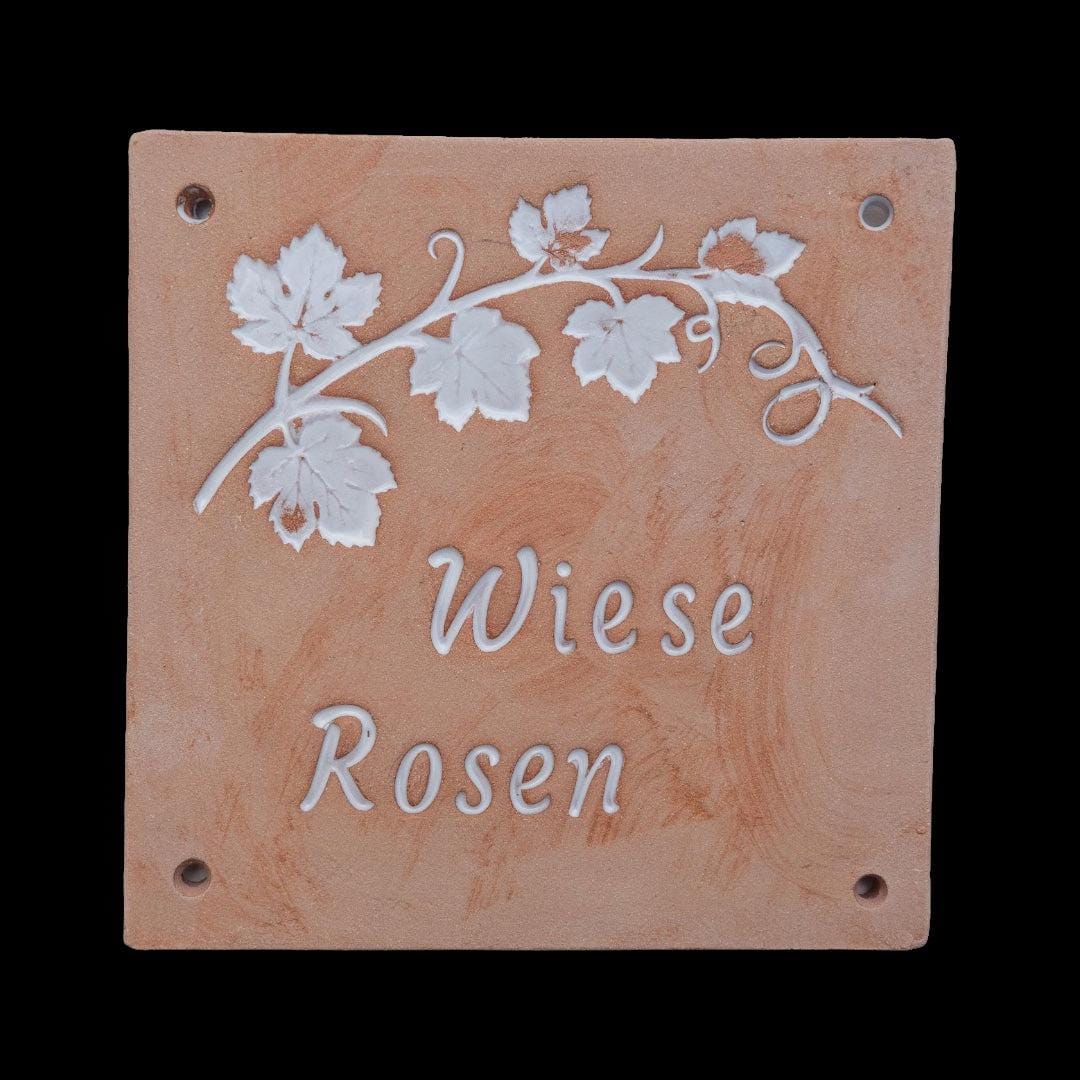 Mit Weinreben Ca Handgemachtes Türschild: Handbemalte Keramik, Wetterfest, 19x19 cm | Geschenk Für Einzug, Personalisiert