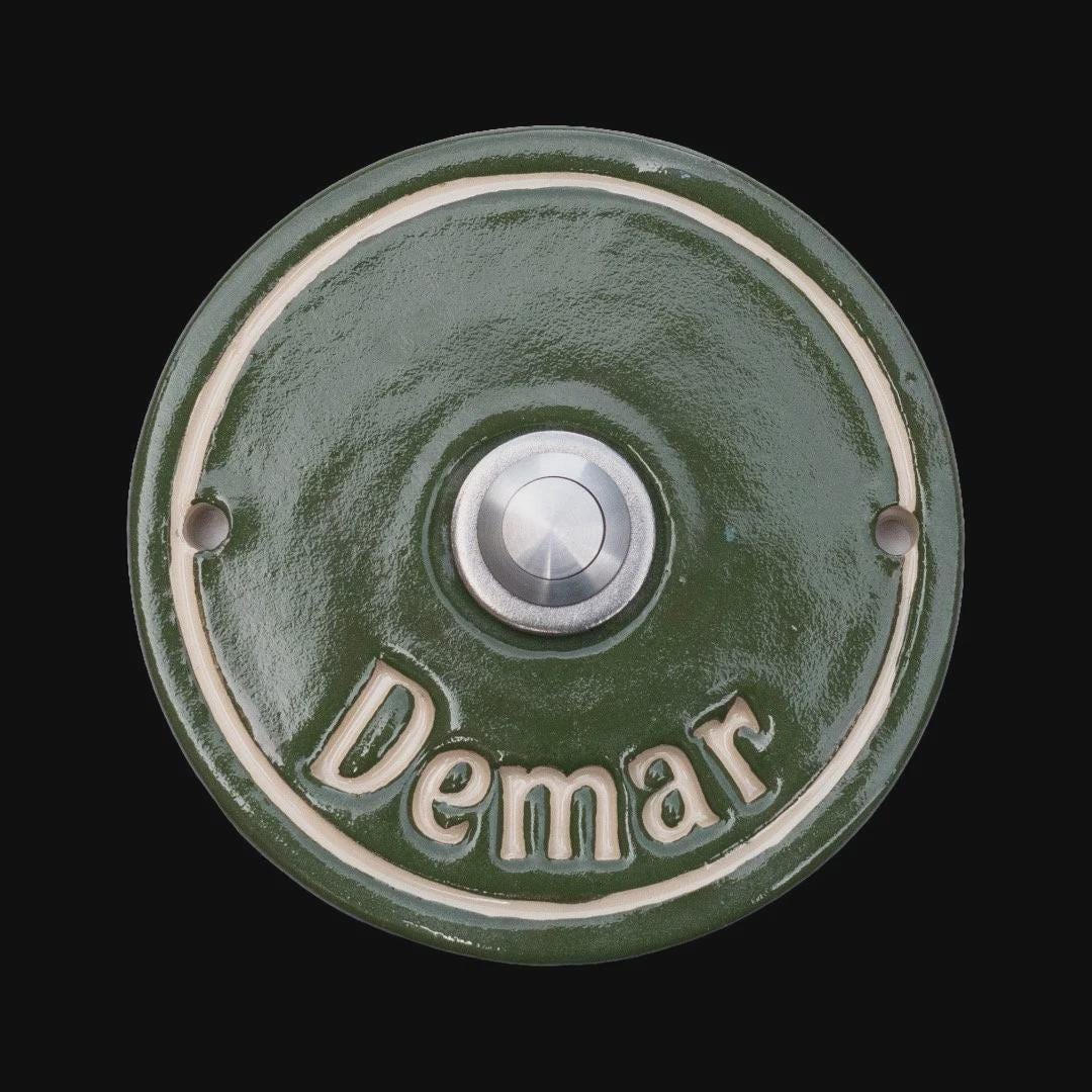 Handgefertigtes weißes Keramik-Klingelschild mit individueller Gravur, Schwarz/Beige, ca 13 cm