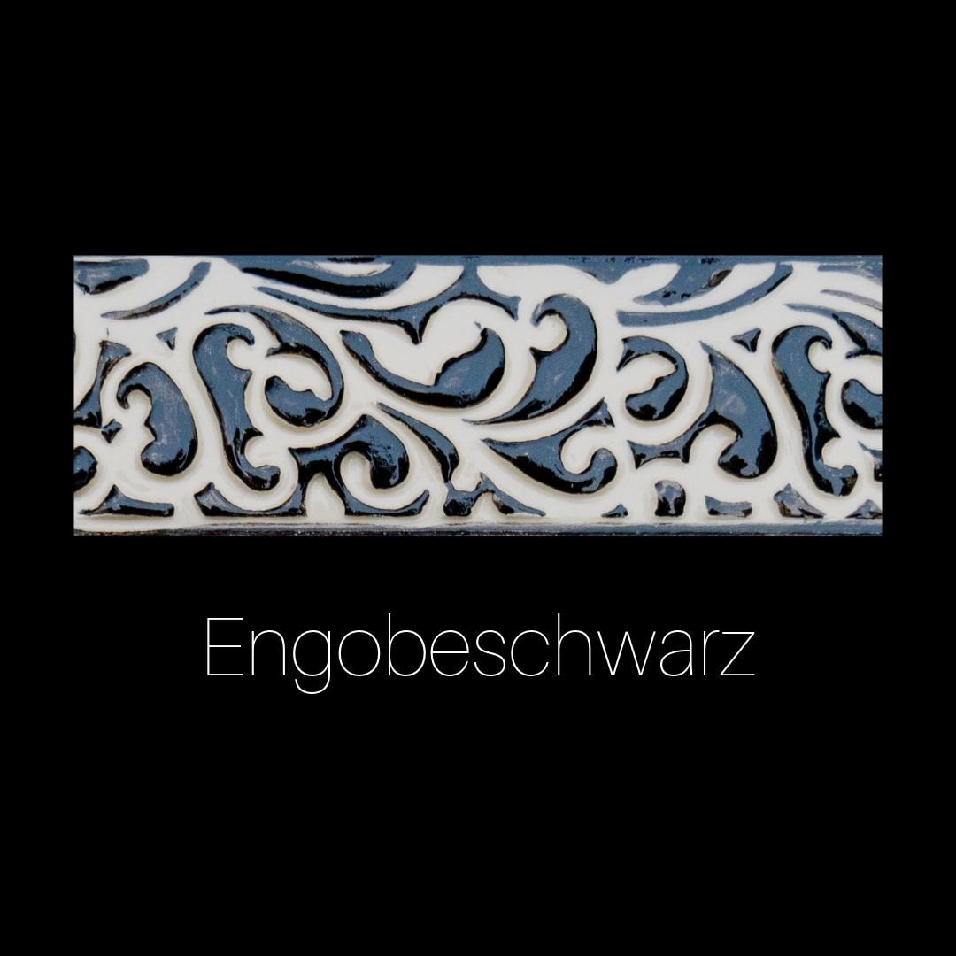 Handgefertigtes weißes Keramik-Klingelschild mit individueller Gravur, Schwarz/Beige, ca 13 cm