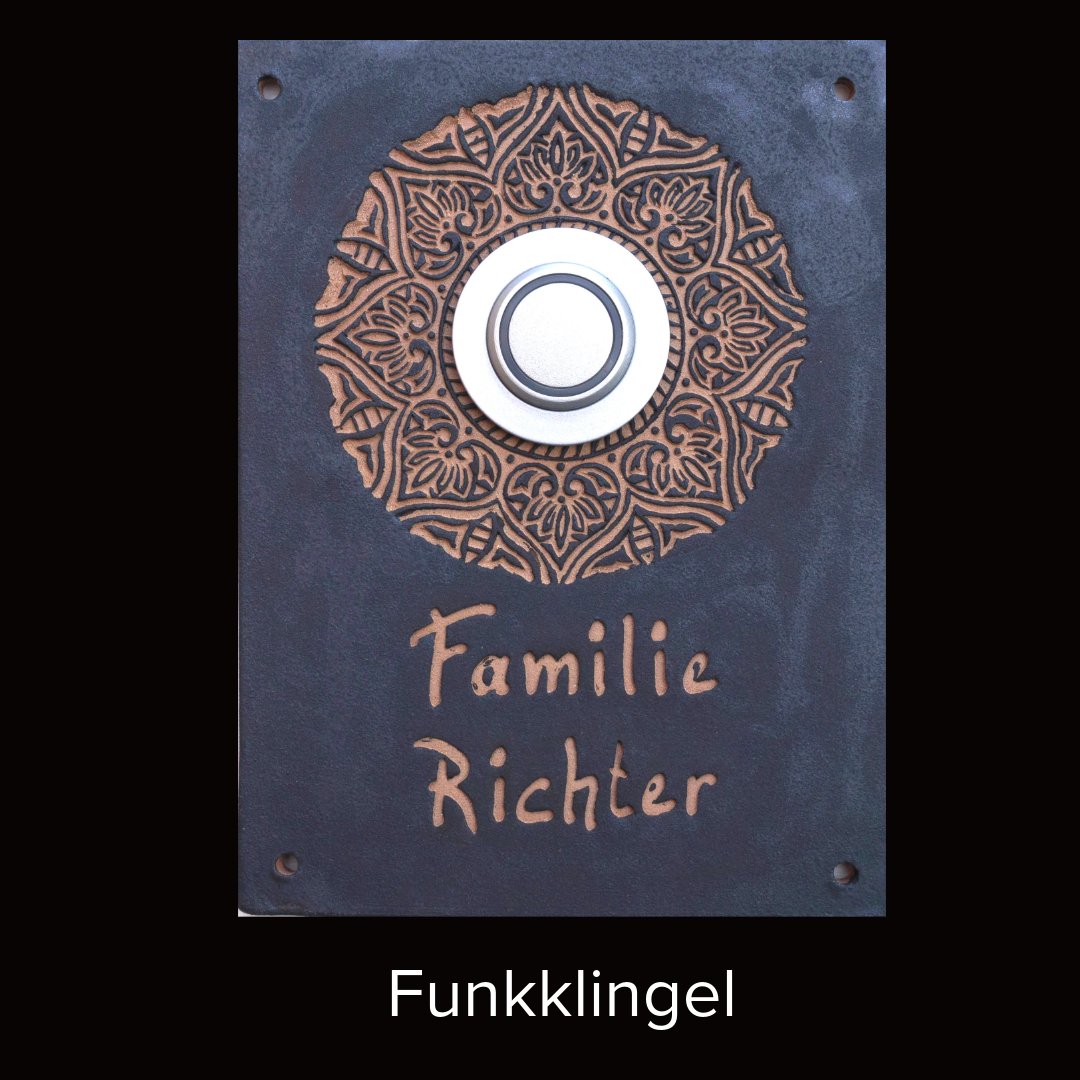 Elegantes Funkklingelschild Familie Richter mit kunstvoller Gravur