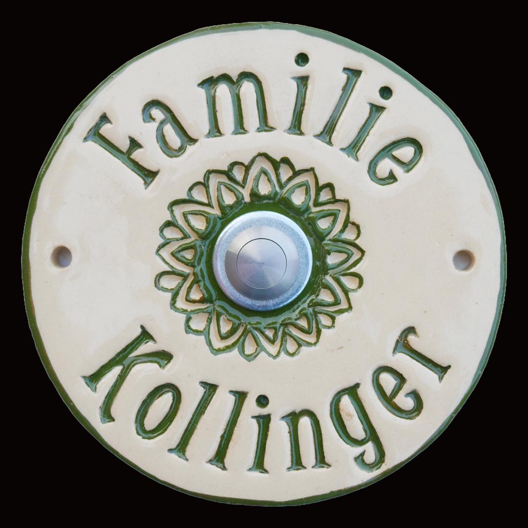 Personalisiertes , Grün/Weißes Keramik-Türschild mit Klingel – handgefertigtes Namensschild, rund 14 cm, wetterfest und frostbeständig.