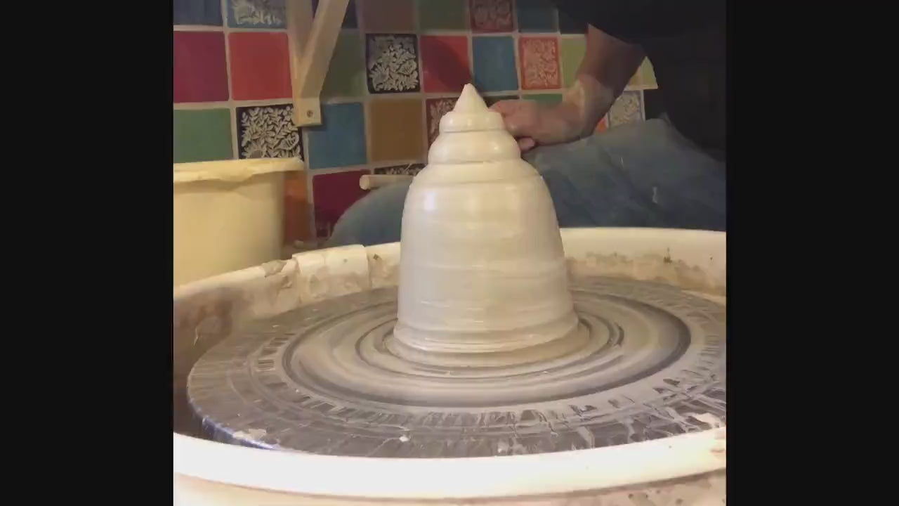 Handgefertigter Keramik-Beetstecker / Pfostenhocker in Dunkelblau – ca. 12 cm Höhe