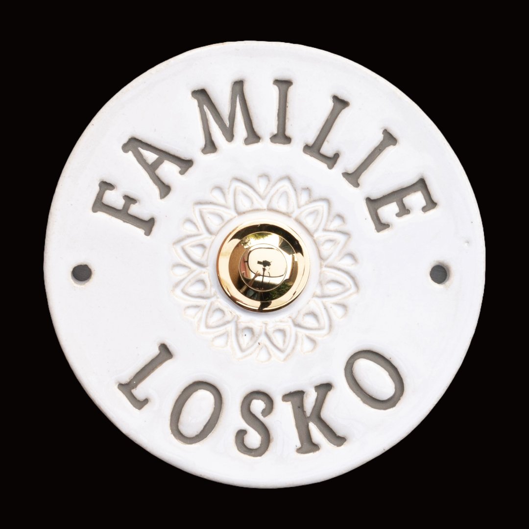 Rundes weißes Keramik-Türklingelschild mit floralem Mandala-Ornament, goldenem Knopf und Gravur Familie Losko