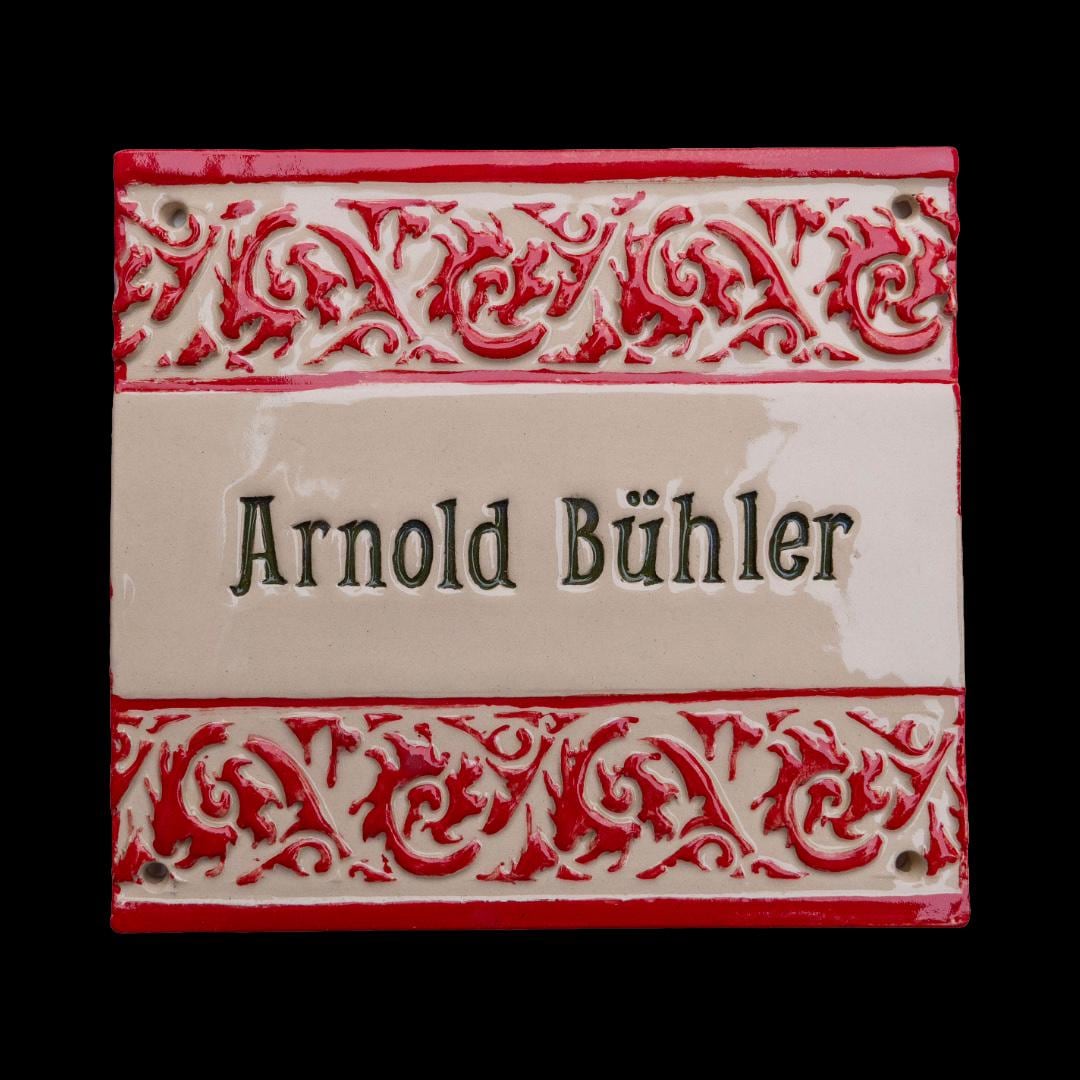 Handgefertigtes Keramik-Türschild mit roter Borte – ca. 26×23 cm