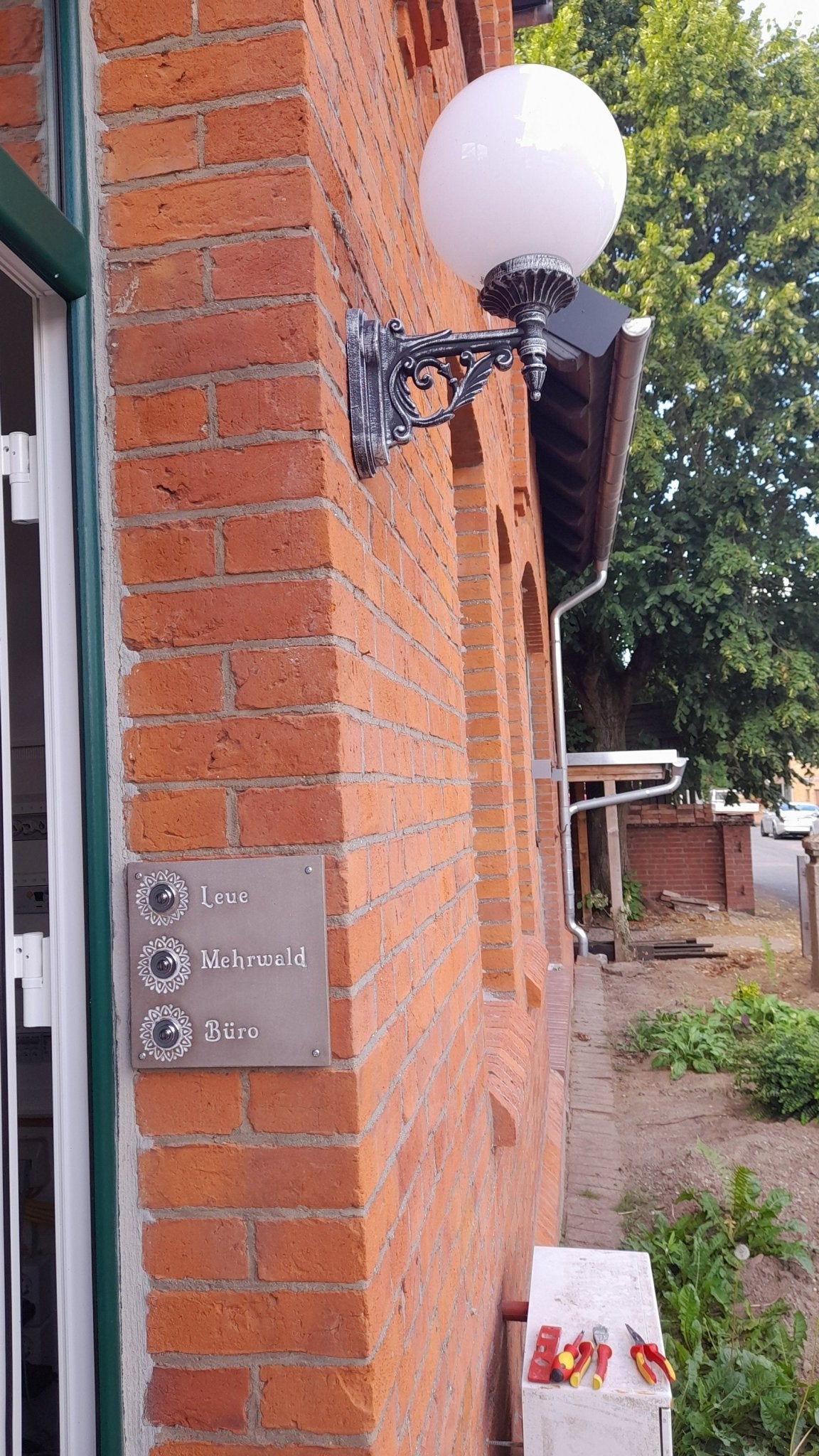 Türschild mit Licht und Klingelknopf, oder zwei Klingelknöpfen